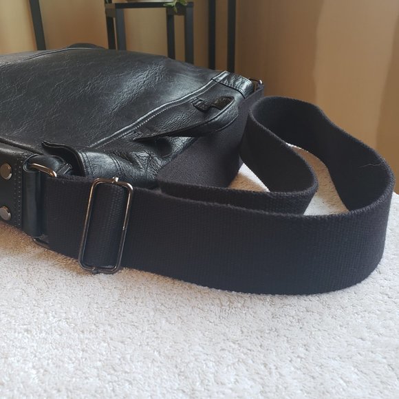 💕Kenneth Cole Reaction Busi-mess Essentials Unisex Leather Laptop/Messenger Bag - Picture 9 of 16